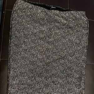 Torrid sparkle pencil skirt Size 2 (14/16) Black background with gold crinkle